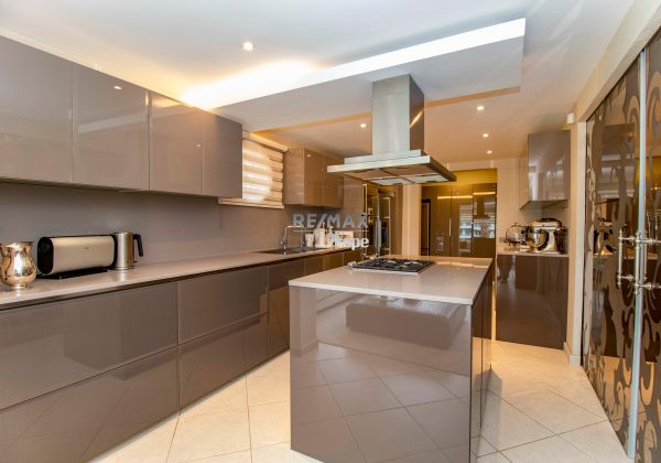 REMAX 7TEPE'DEN YÜKSEK KONUM VE NEZİH SOKAKTA SATILIK VİLLA küçük görsel