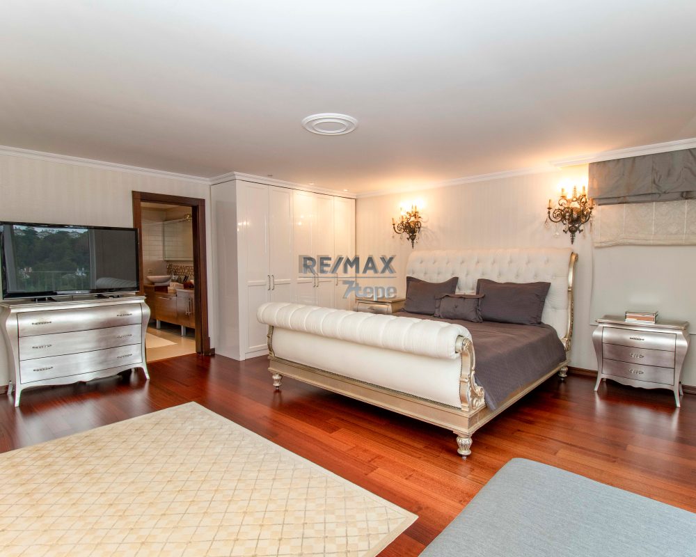 REMAX 7TEPE'DEN YÜKSEK KONUM VE NEZİH SOKAKTA SATILIK VİLLA