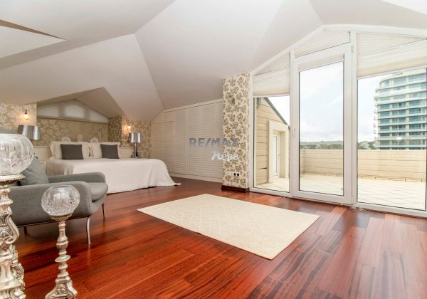 REMAX 7TEPE'DEN YÜKSEK KONUM VE NEZİH SOKAKTA SATILIK VİLLA küçük görsel