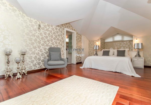 REMAX 7TEPE'DEN YÜKSEK KONUM VE NEZİH SOKAKTA SATILIK VİLLA küçük görsel
