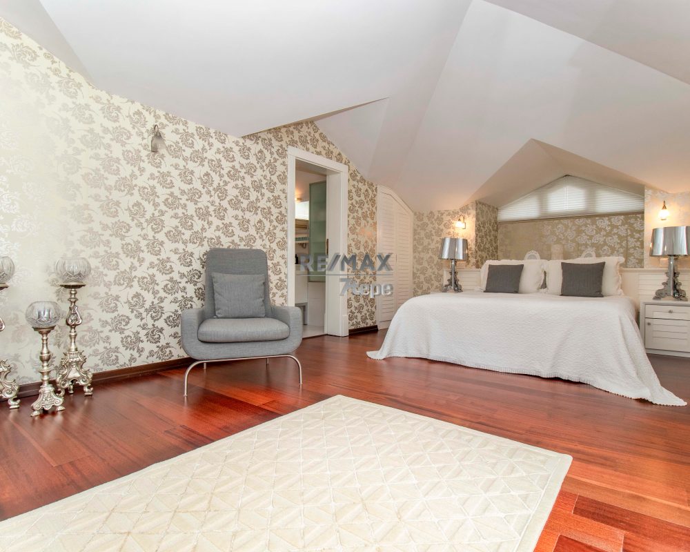 REMAX 7TEPE'DEN YÜKSEK KONUM VE NEZİH SOKAKTA SATILIK VİLLA