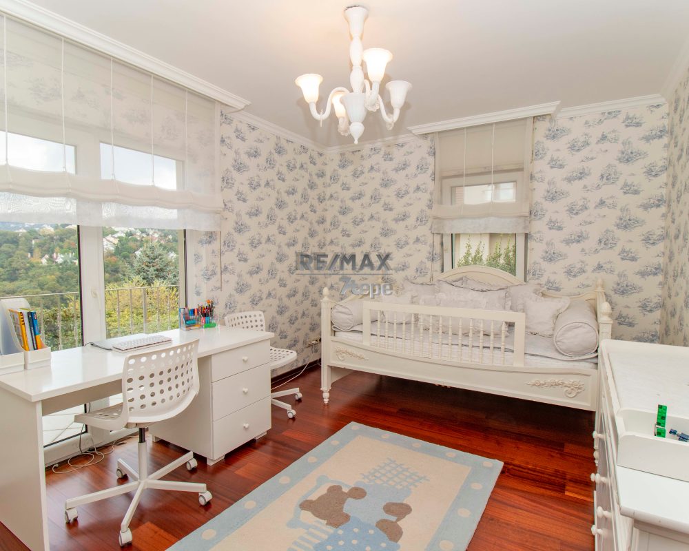 REMAX 7TEPE'DEN YÜKSEK KONUM VE NEZİH SOKAKTA SATILIK VİLLA