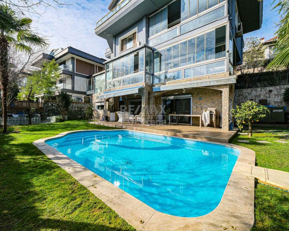 REMAX 7TEPE'DEN SATILIK HAVUZLU VE ÇELİK ÇATILI C TİPİ VİLLA