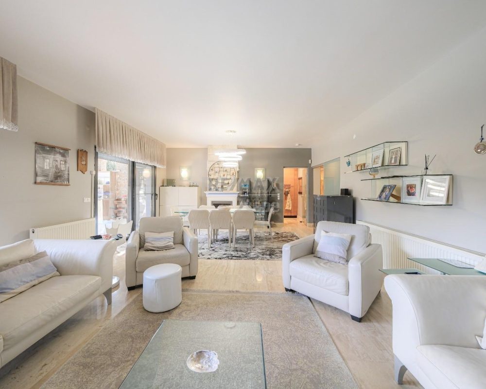 REMAX 7TEPE'DEN SATILIK HAVUZLU VE ÇELİK ÇATILI C TİPİ VİLLA