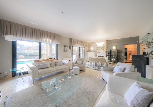 REMAX 7TEPE'DEN SATILIK HAVUZLU VE ÇELİK ÇATILI C TİPİ VİLLA küçük görsel