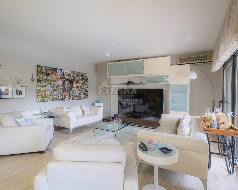 REMAX 7TEPE'DEN SATILIK HAVUZLU VE ÇELİK ÇATILI C TİPİ VİLLA