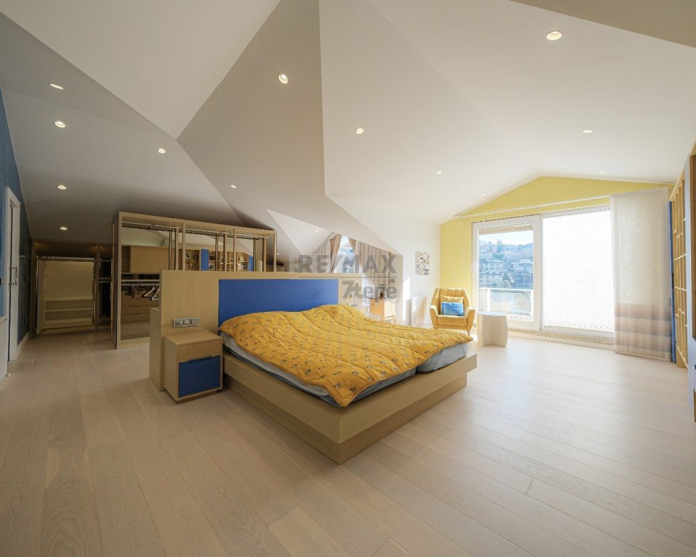 REMAX 7TEPE'DEN SATILIK HAVUZLU VE ÇELİK ÇATILI C TİPİ VİLLA