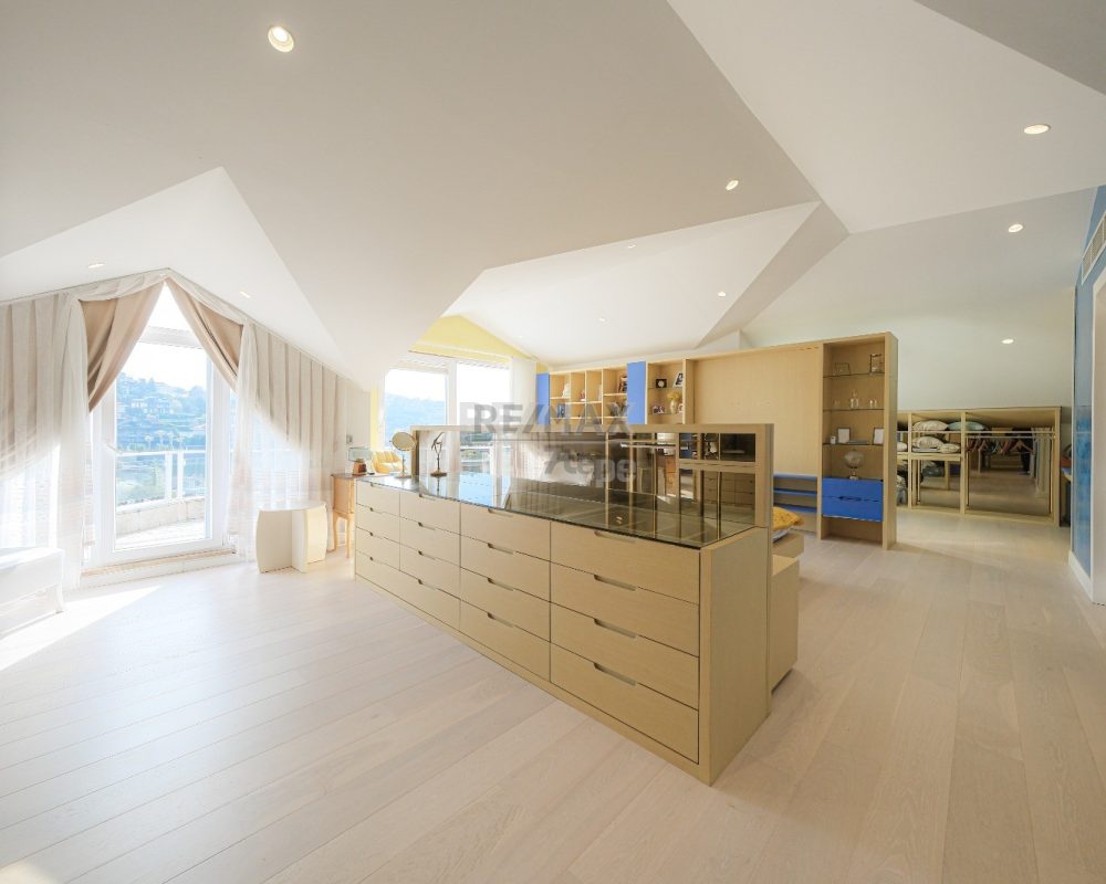 REMAX 7TEPE'DEN SATILIK HAVUZLU VE ÇELİK ÇATILI C TİPİ VİLLA