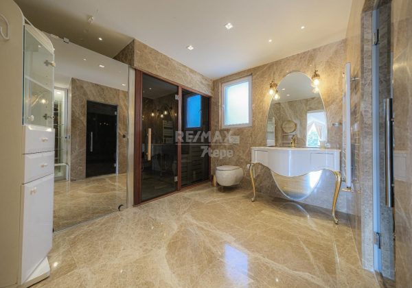 REMAX 7TEPE'DEN SATILIK HAVUZLU VE ÇELİK ÇATILI C TİPİ VİLLA küçük görsel