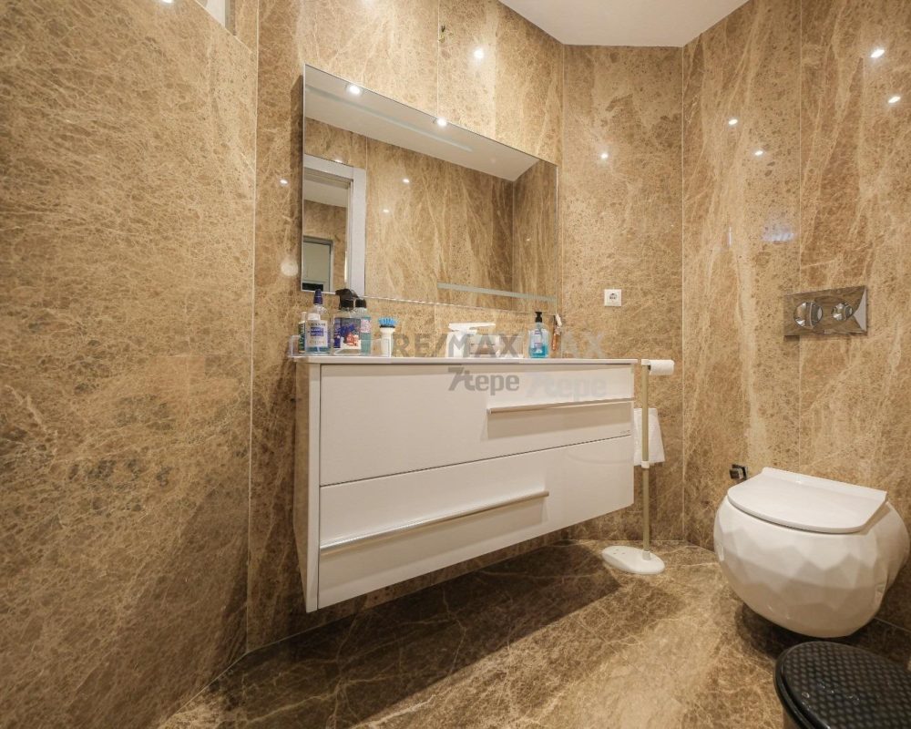 REMAX 7TEPE'DEN SATILIK HAVUZLU VE ÇELİK ÇATILI C TİPİ VİLLA