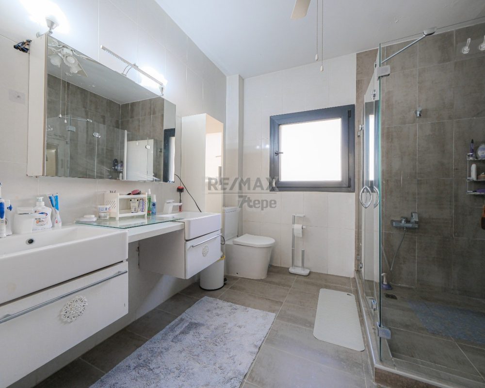 REMAX 7TEPE'DEN SATILIK HAVUZLU VE ÇELİK ÇATILI C TİPİ VİLLA