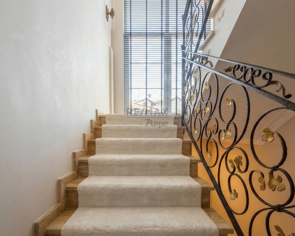 REMAX 7TEPE'DEN 4+1 ÇATI DUBLEKS KİRALIK VİLLA