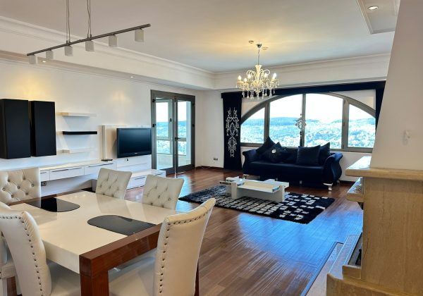 Boğazüstü Evlerinde Kiralık 2+1 Çatı Katı