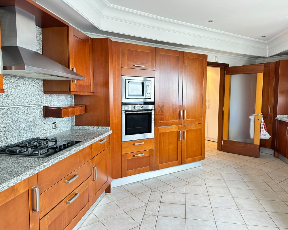 Boğazüstü Evlerinde Kiralık 2+1 Çatı Katı