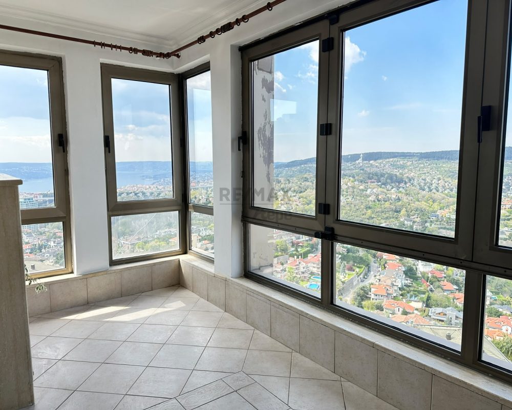 Boğazüstü Evlerinde Kiralık 2+1 Çatı Katı