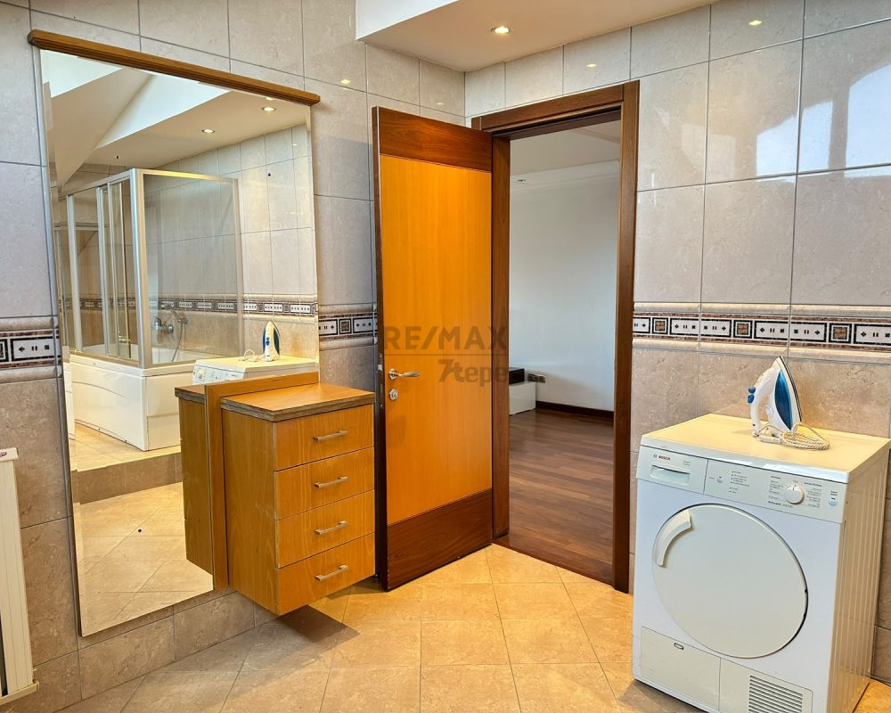 Boğazüstü Evlerinde Kiralık 2+1 Çatı Katı