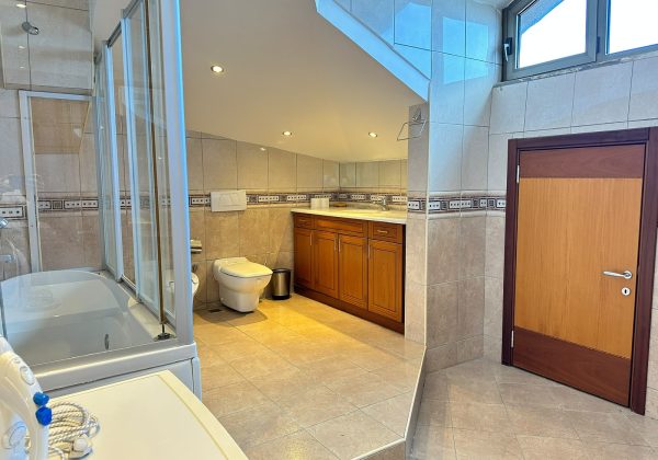 Boğazüstü Evlerinde Kiralık 2+1 Çatı Katı küçük görsel