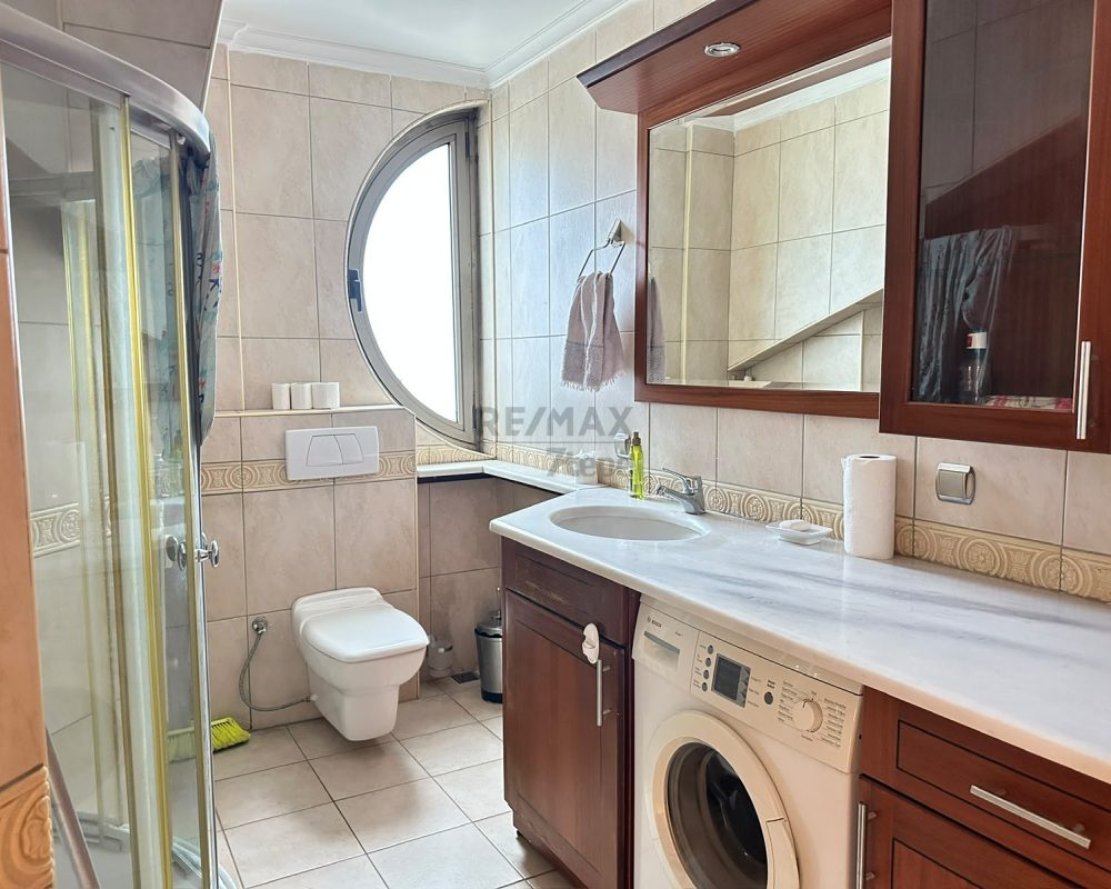 Boğazüstü Evlerinde Kiralık 2+1 Çatı Katı