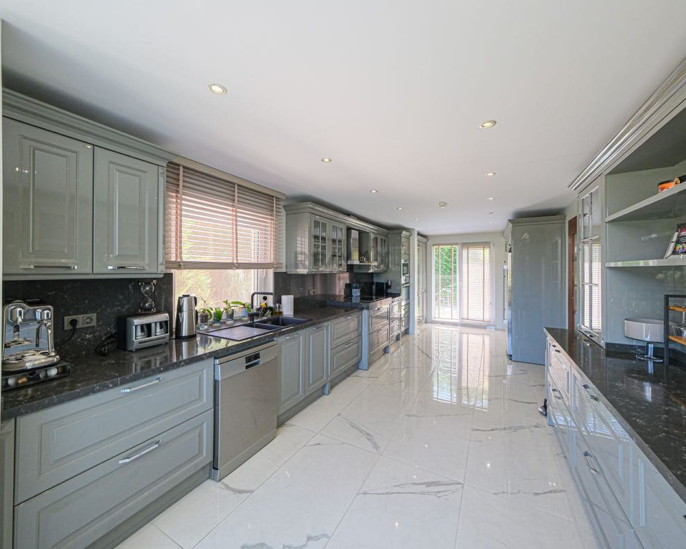 REMAX 7TEPE'DEN ACARKENT SATILIK NADİR HAVUZLU ÇATI TRİPLEKS
