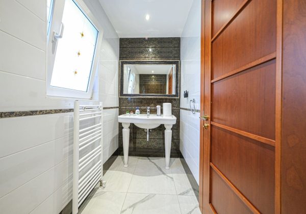 REMAX 7TEPE'DEN ACARKENT SATILIK NADİR HAVUZLU ÇATI TRİPLEKS küçük görsel
