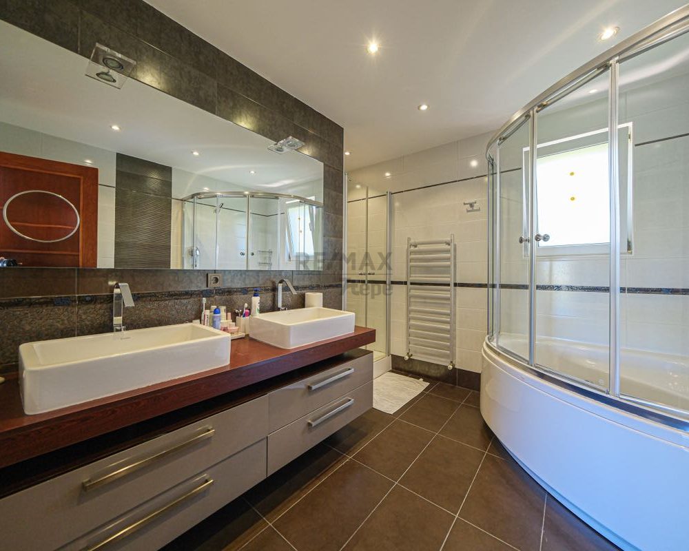 REMAX 7TEPE'DEN ACARKENT SATILIK NADİR HAVUZLU ÇATI TRİPLEKS