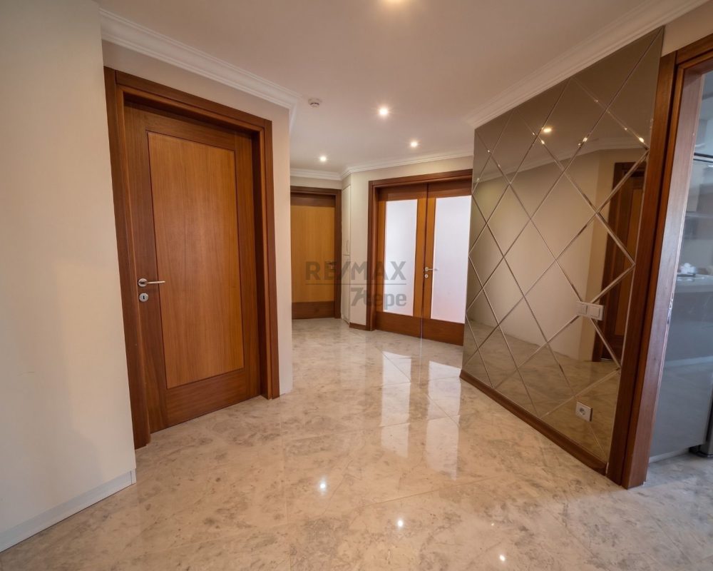 REMAX 7TEPE'DEN ACARKENT BOĞAZÜSTÜ EVLERİNDE SATILIK 4+1 DAİRE