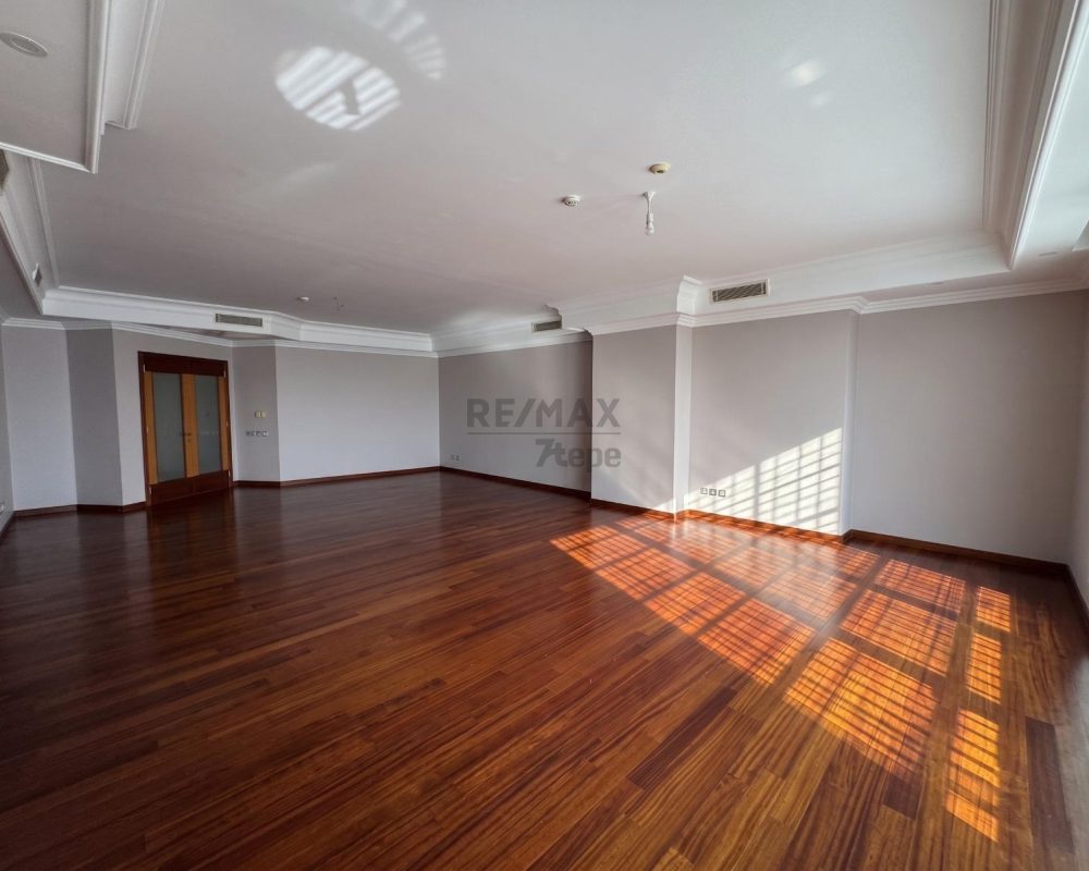 REMAX 7TEPE'DEN ACARKENT BOĞAZÜSTÜ EVLERİNDE SATILIK 4+1 DAİRE