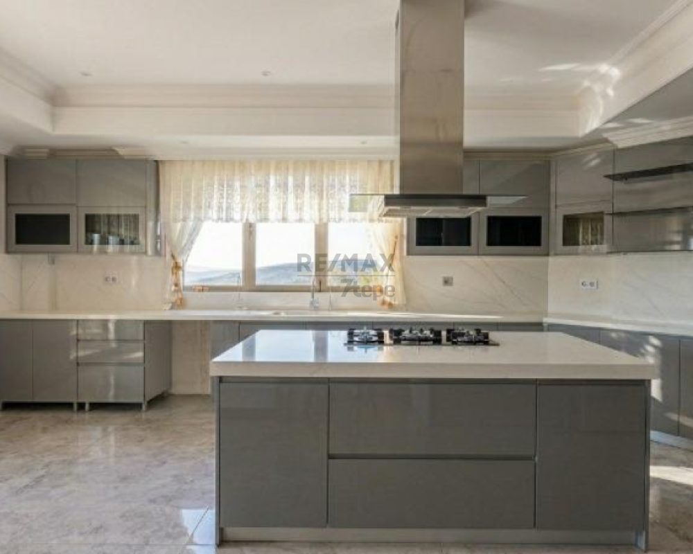 REMAX 7TEPE'DEN ACARKENT BOĞAZÜSTÜ EVLERİNDE SATILIK 4+1 DAİRE