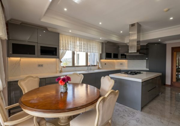 REMAX 7TEPE'DEN ACARKENT BOĞAZÜSTÜ EVLERİNDE SATILIK 4+1 DAİRE