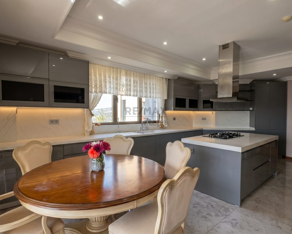 REMAX 7TEPE'DEN ACARKENT BOĞAZÜSTÜ EVLERİNDE SATILIK 4+1 DAİRE