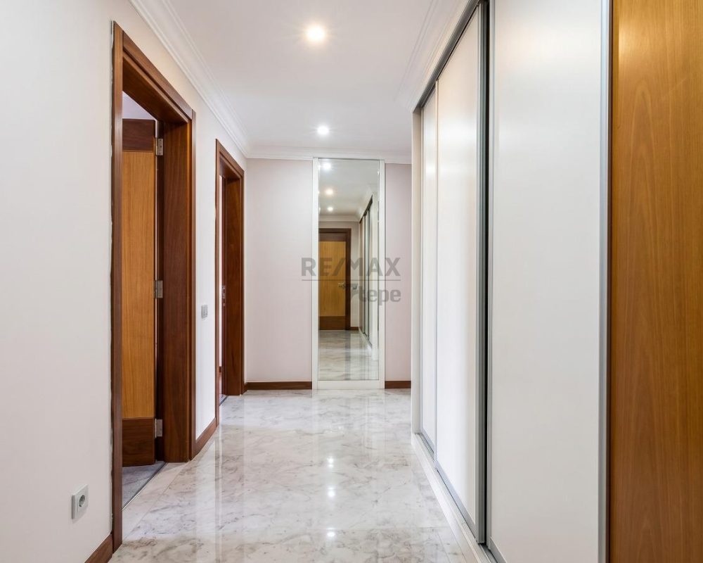 REMAX 7TEPE'DEN ACARKENT BOĞAZÜSTÜ EVLERİNDE SATILIK 4+1 DAİRE