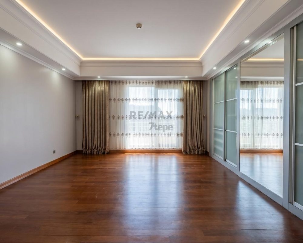 REMAX 7TEPE'DEN ACARKENT BOĞAZÜSTÜ EVLERİNDE SATILIK 4+1 DAİRE