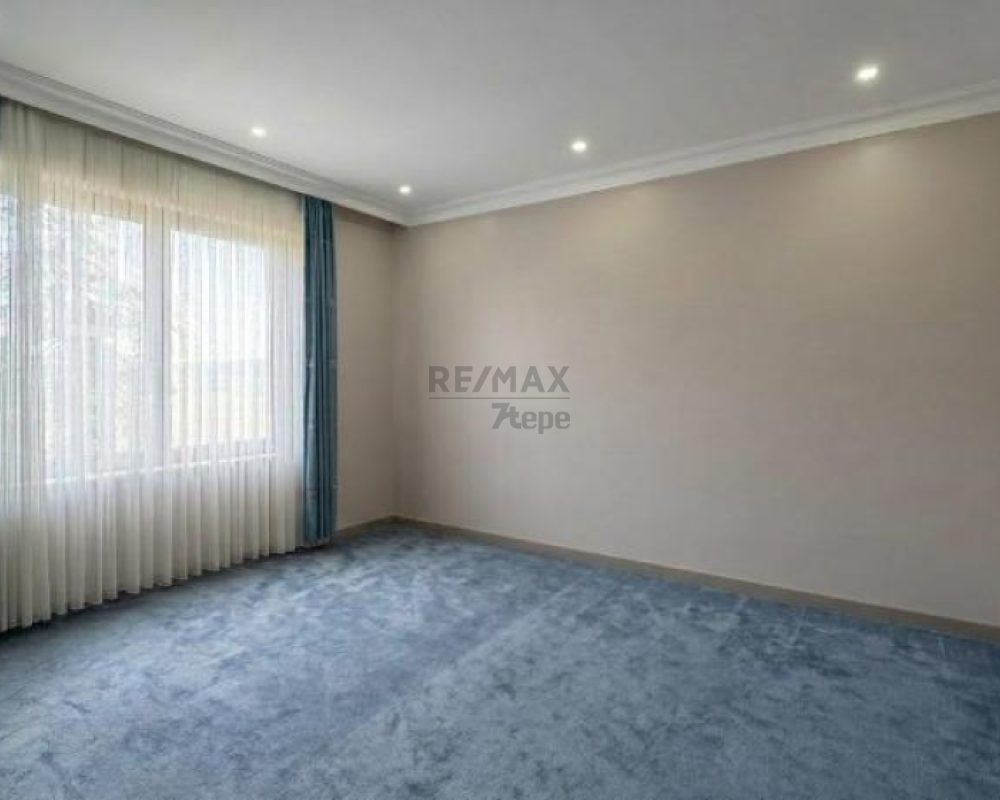 REMAX 7TEPE'DEN ACARKENT BOĞAZÜSTÜ EVLERİNDE SATILIK 4+1 DAİRE