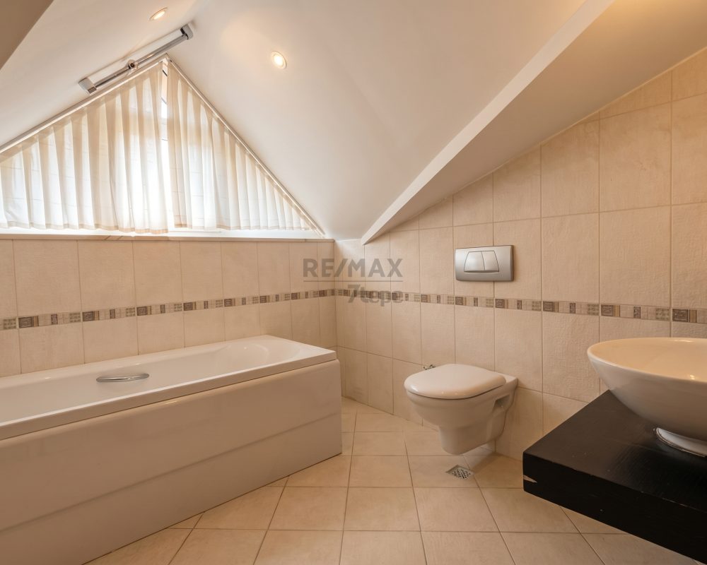 REMAX 7TEPE'DEN ACARKENT SİTESİN'DE KİRALIK ÇATI DUBLEKS