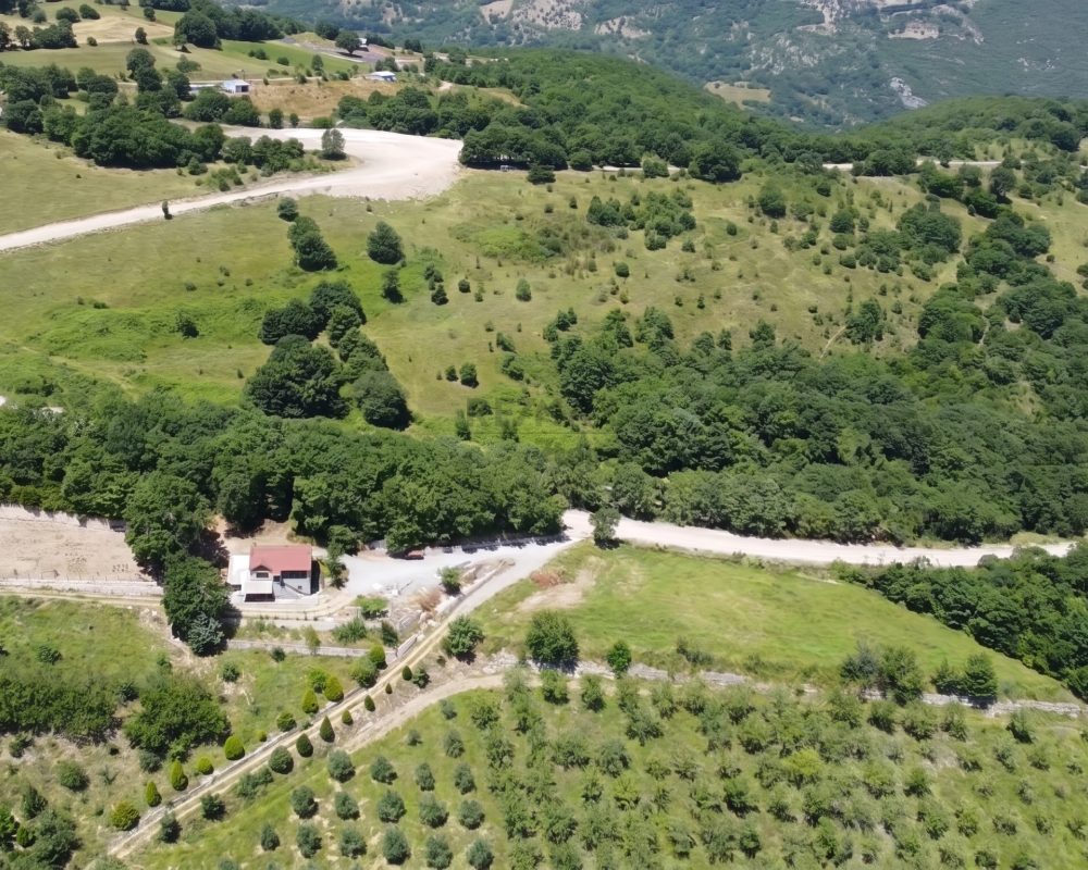 BALIKESİR GÖNEN’DE MERKEZE 5 KM, YÜKSEK KONUMLU, 30.726 m² YATIRIMLIK ARAZİ