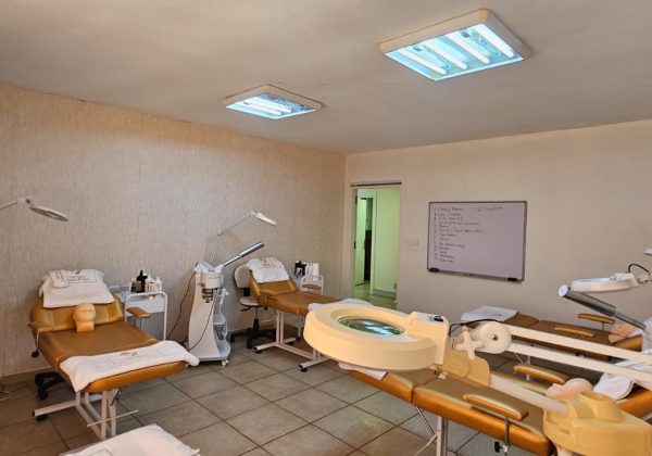 Kurtköy'de Devren Satılık Güzellik ve Estetisyen Akademisi | Aktif Öğrenci Portföylü küçük görsel