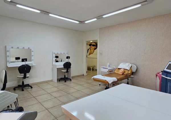 Kurtköy'de Devren Satılık Güzellik ve Estetisyen Akademisi | Aktif Öğrenci Portföylü küçük görsel