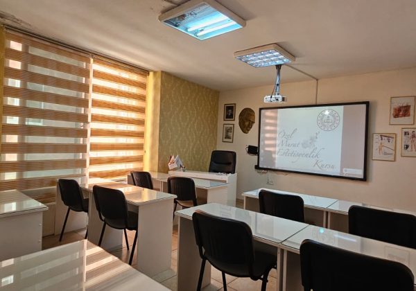 Kurtköy'de Devren Satılık Güzellik ve Estetisyen Akademisi | Aktif Öğrenci Portföylü küçük görsel