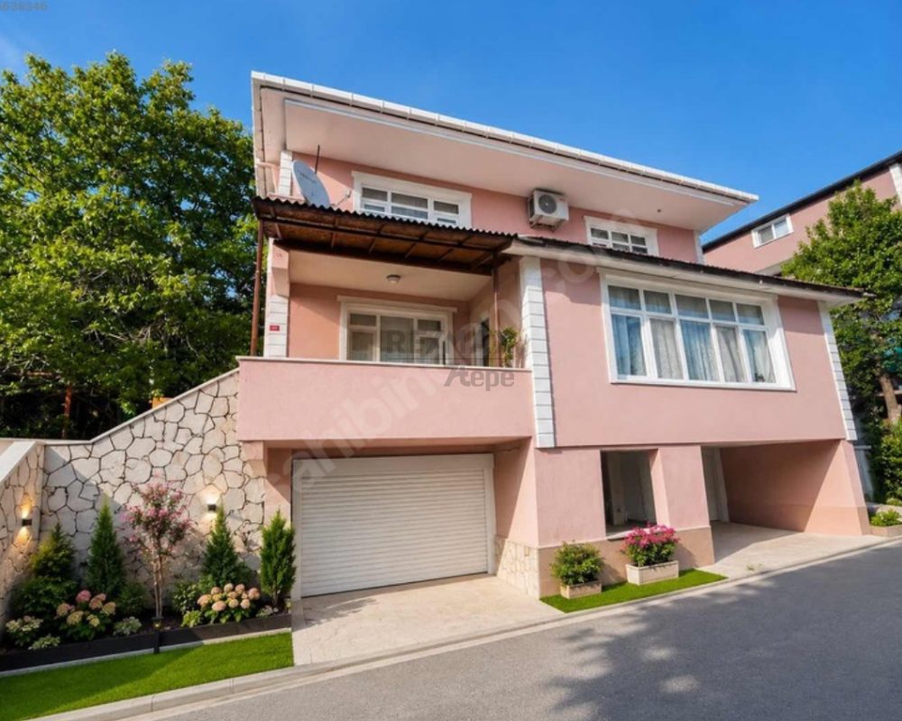 Remax7tepe den Elmalı da satılık bahçe kullanımlı yüksek giriş daire