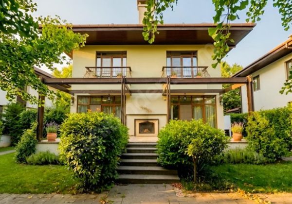 Çekmeköy Ömerli de site içinde kiralık 4+1 villa