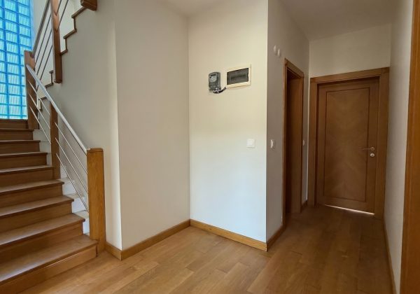 Özel Güvenlikli Sokakta | Önü Açık Ferah Kiralık Çatı Dubleksi küçük görsel