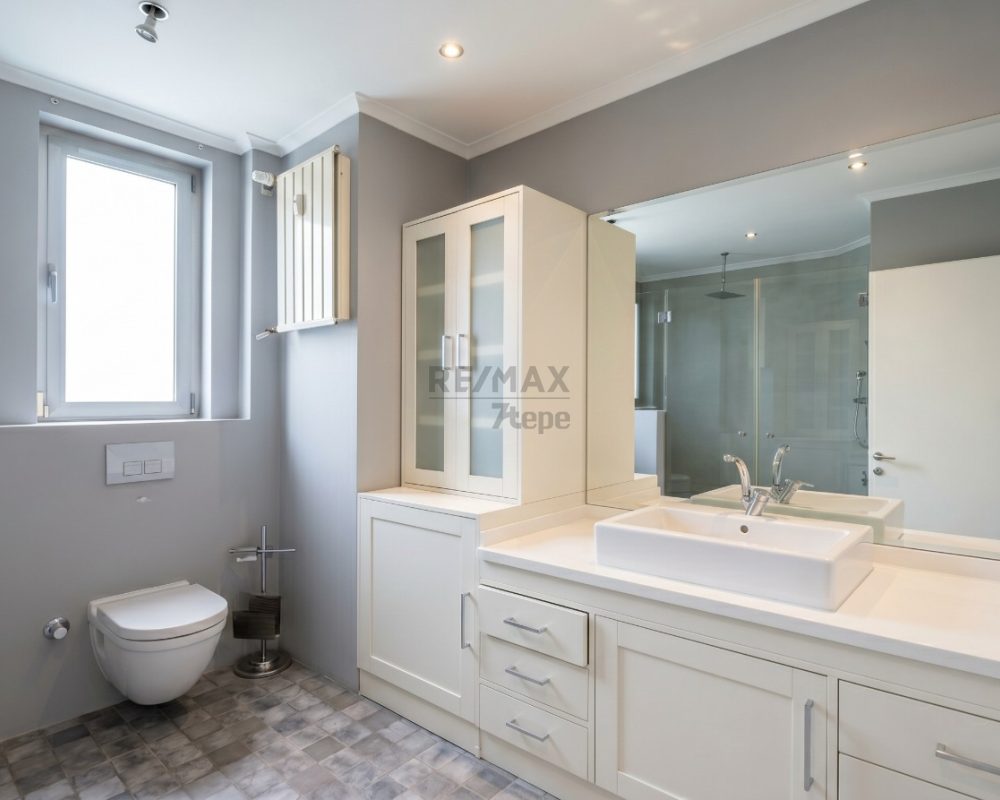 REMAX 7TEPE DEN ACARKENT BOĞAZÜSTÜ EVLERİNDE SATILIK 3+1 DAİRE