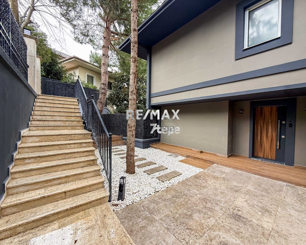 RE/MAX 7TEPE DEN YÜKSEK KONUM HAVUZLU SATILIK B TİPİ VİLLA