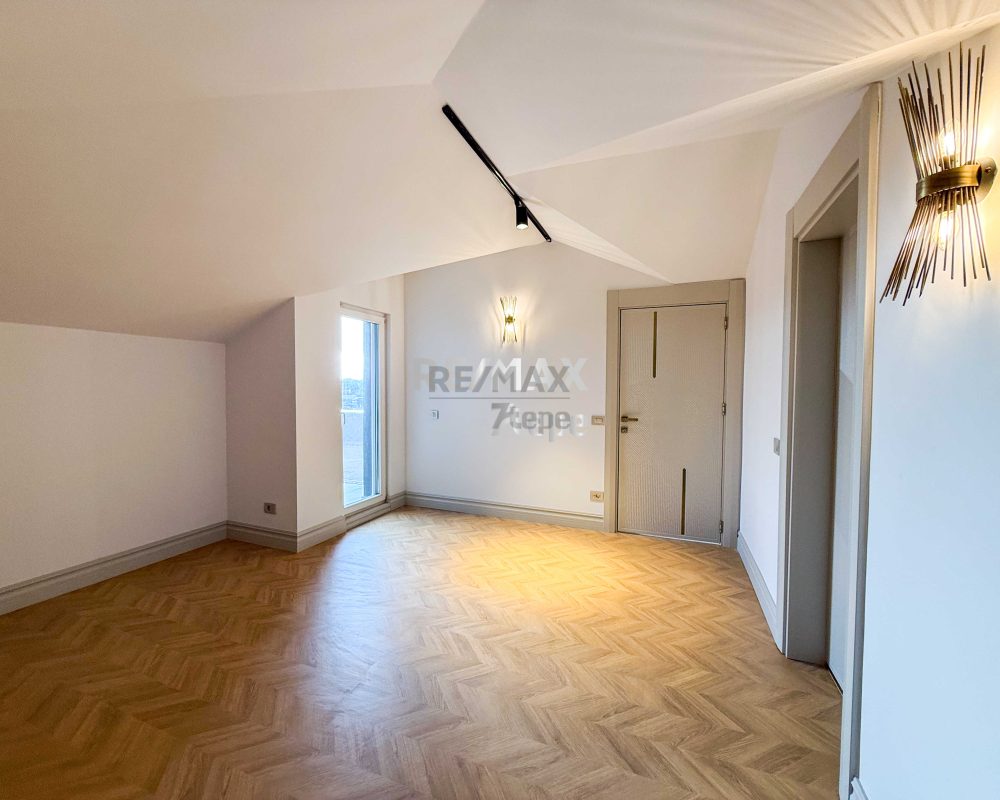 RE/MAX 7TEPE DEN YÜKSEK KONUM HAVUZLU SATILIK B TİPİ VİLLA