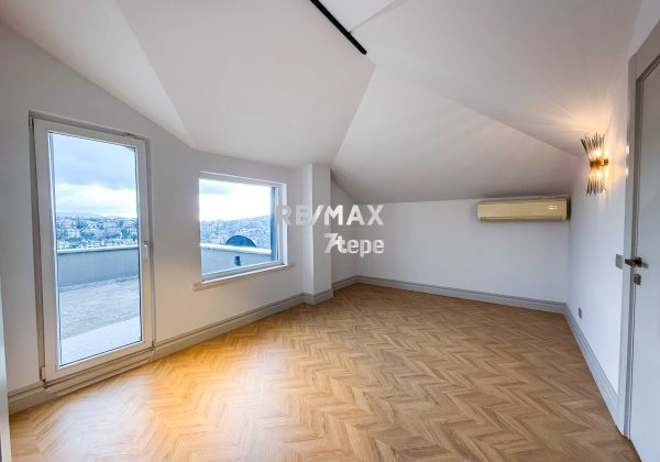 RE/MAX 7TEPE DEN YÜKSEK KONUM HAVUZLU SATILIK B TİPİ VİLLA küçük görsel