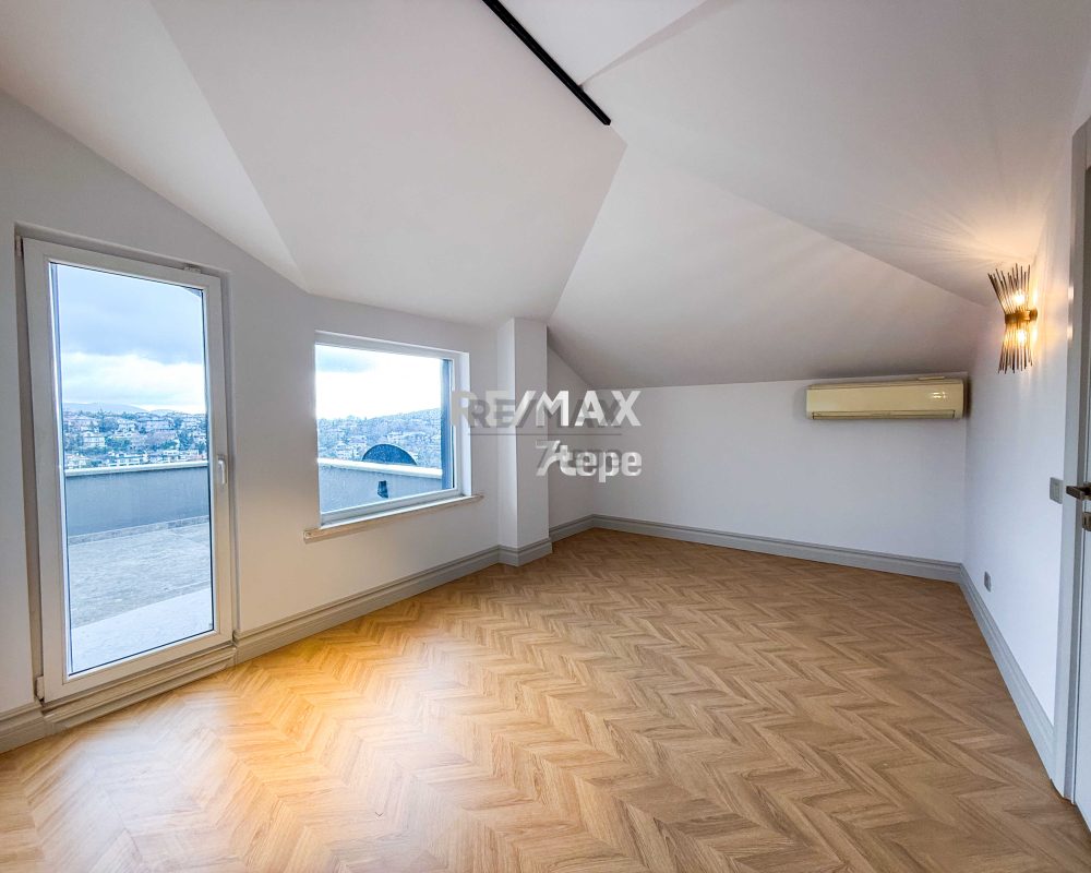RE/MAX 7TEPE DEN YÜKSEK KONUM HAVUZLU SATILIK B TİPİ VİLLA