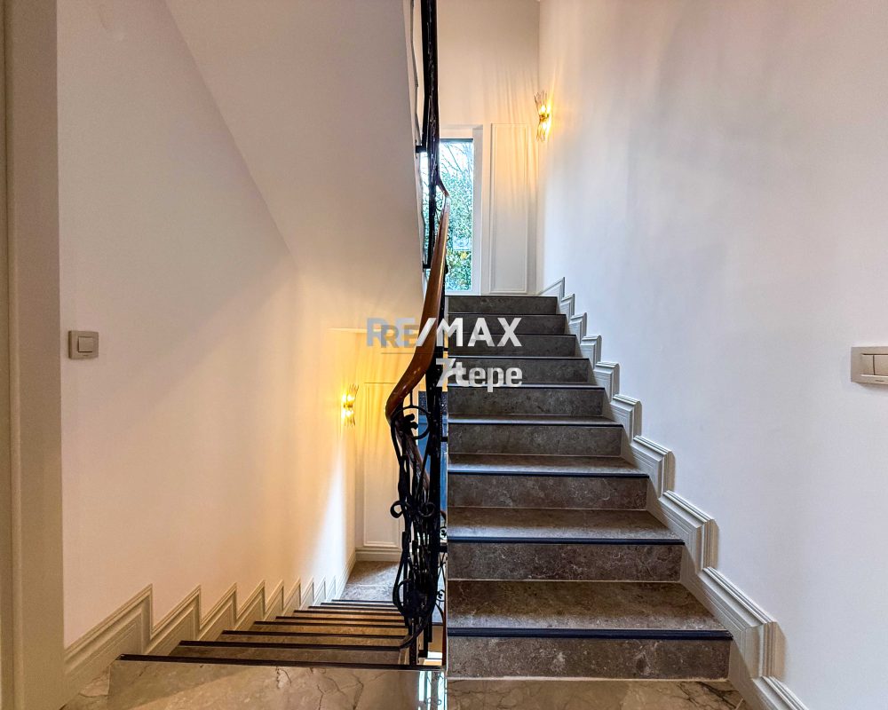 RE/MAX 7TEPE DEN YÜKSEK KONUM HAVUZLU SATILIK B TİPİ VİLLA