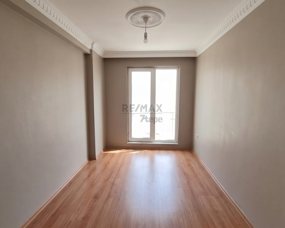 KARTAL KARLIKTEPE MERKEZİ KISMİ DENİZ MANZARALI SATILIK DAİRE