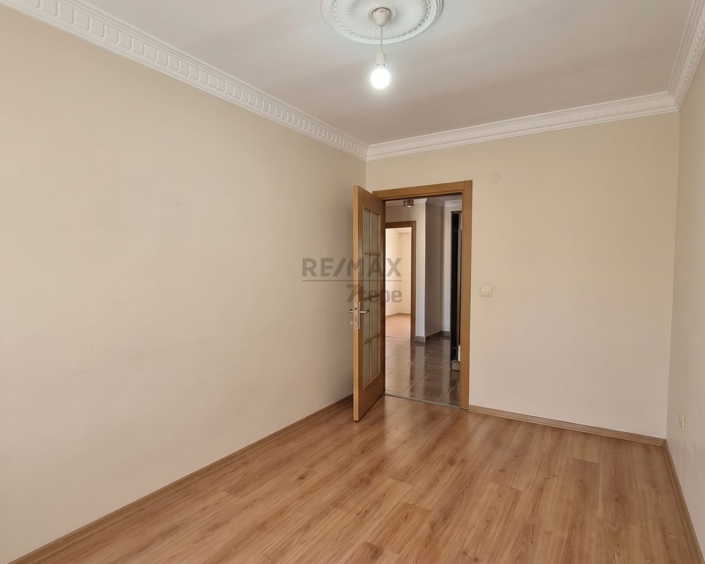 KARTAL KARLIKTEPE MERKEZİ KISMİ DENİZ MANZARALI SATILIK DAİRE
