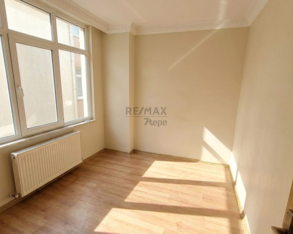 KARTAL KARLIKTEPE MERKEZİ KISMİ DENİZ MANZARALI SATILIK DAİRE
